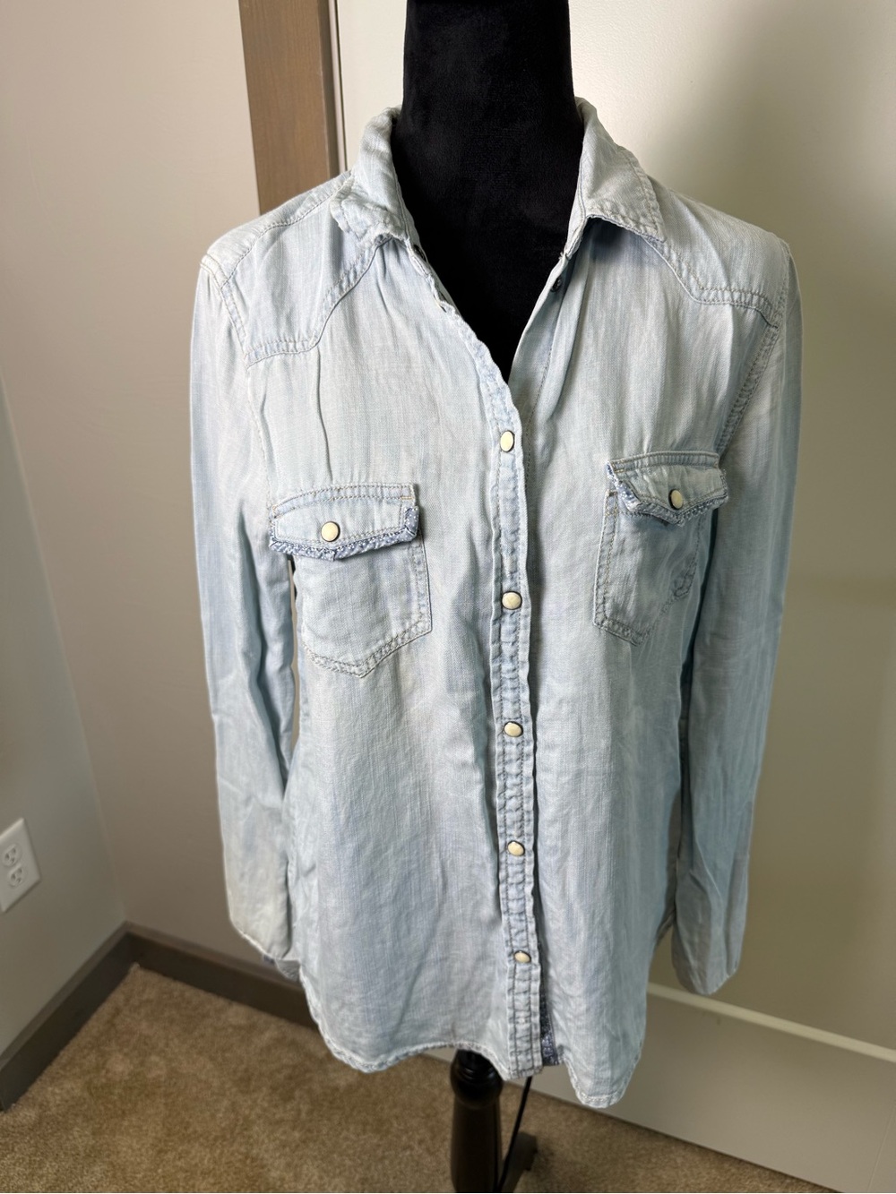American Eagle Boyfriend Light Wash Shirt Jacket Pearl Snap Lightweight Spring S